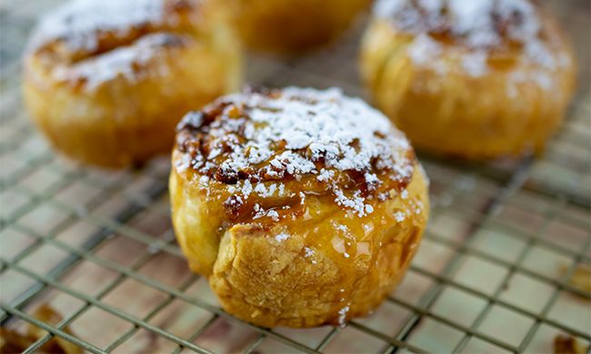 15603 caramel sticky rolls detail intro image