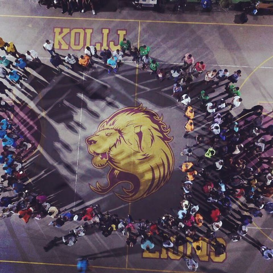 Kolij lions overhead shot bball court20171216 11599 scev6t