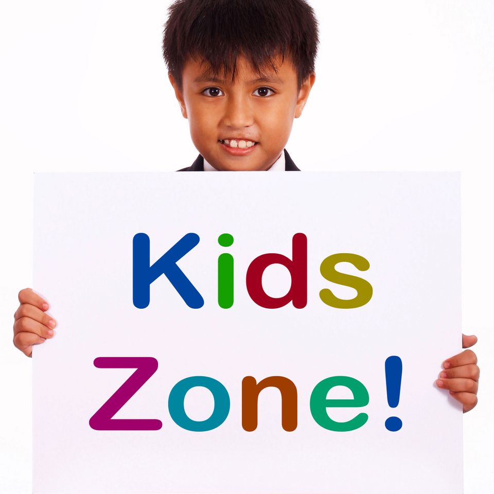 Kids zone sign shows childrens play area gyd8grpo20160323 826 13ye5z7