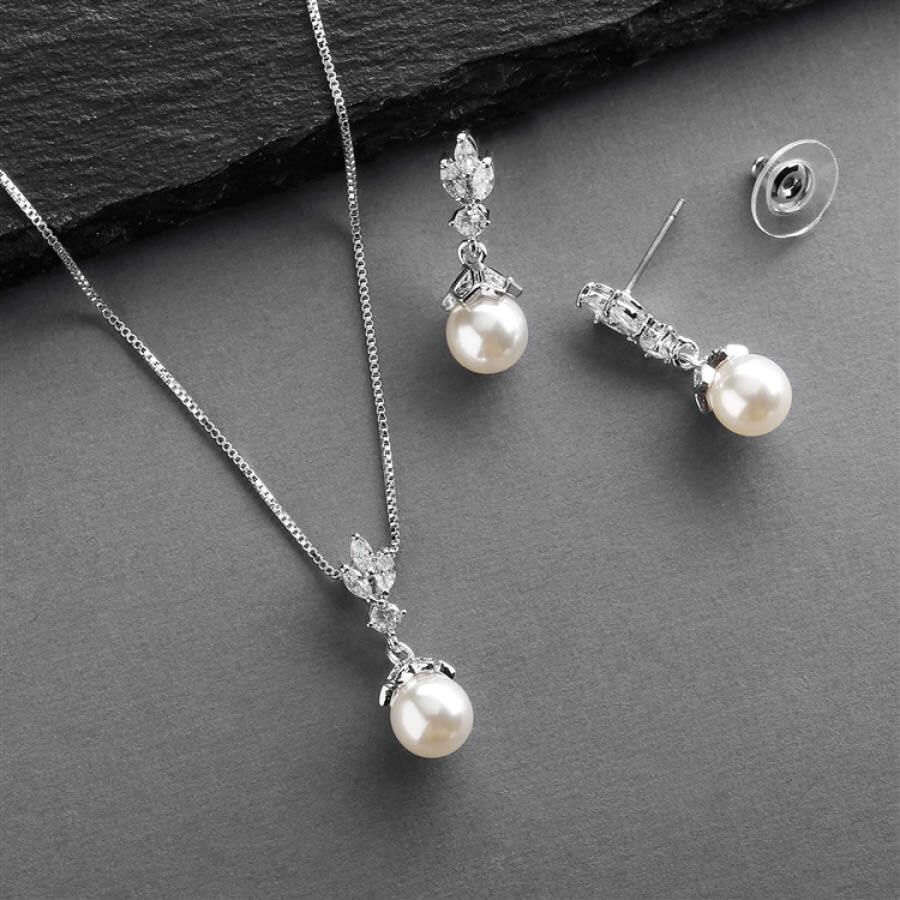 Necklace earrings