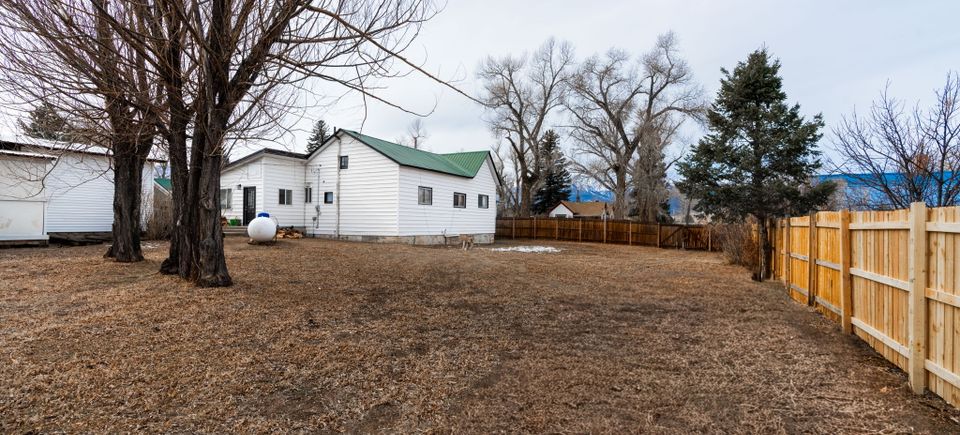 29 web or mls 201 edwards ave 31