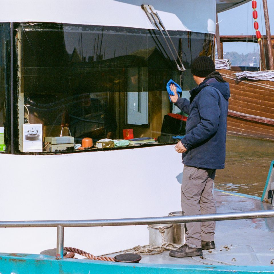 Photo 1742636491414 990328841a3e