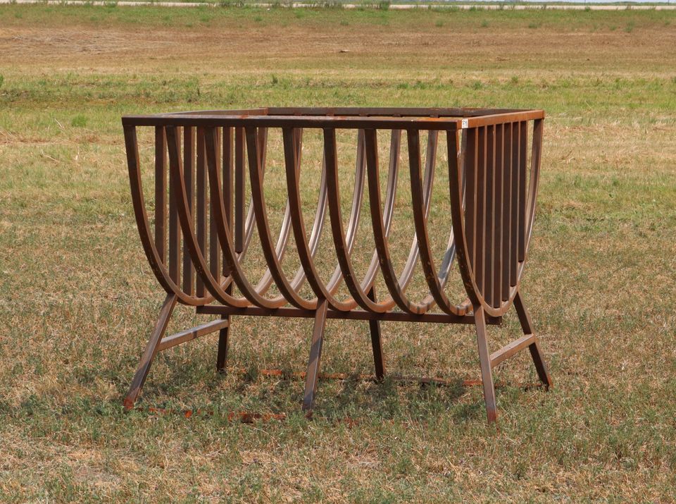Single goat sheetp balefeeder