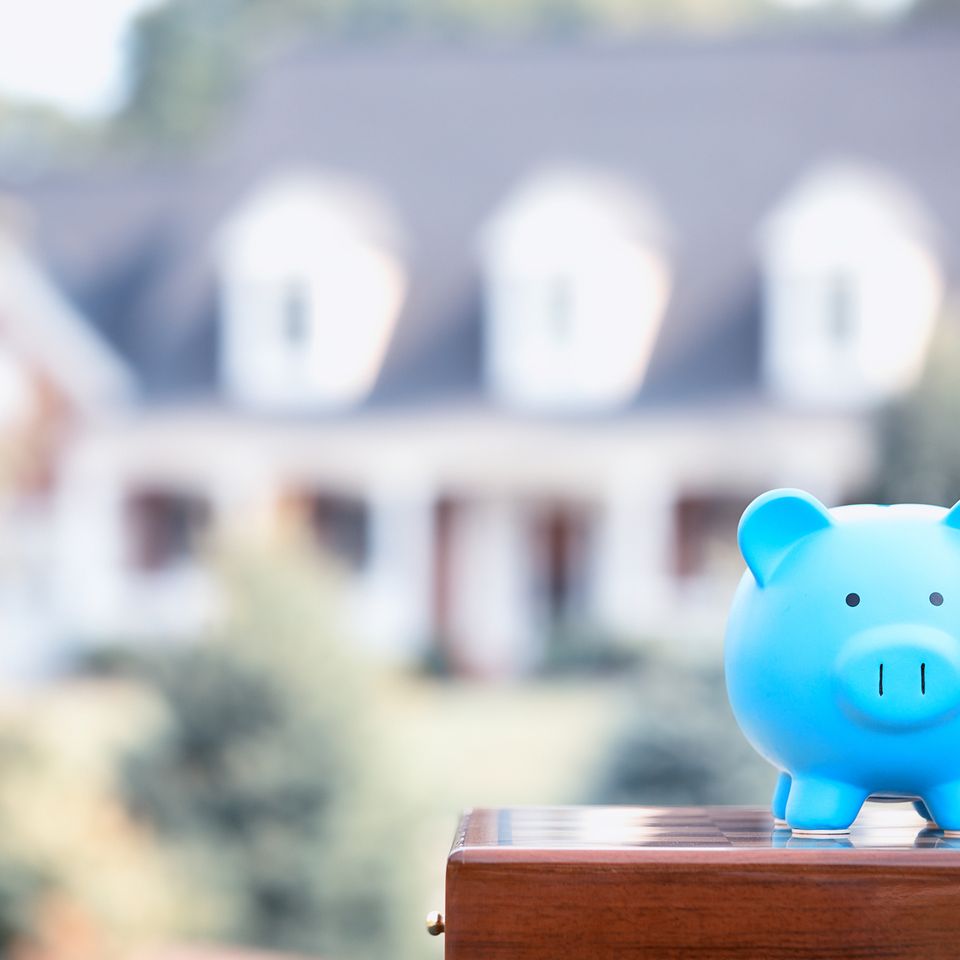 Piggy bank savings on air conditioning with  nice house in background depositphotos 54079697 l 2015