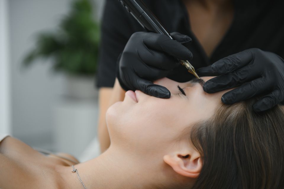 Vecteezy hands of the master who performs the procedure of permanent 51830140