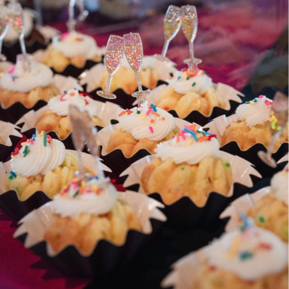 Celebration cakelets