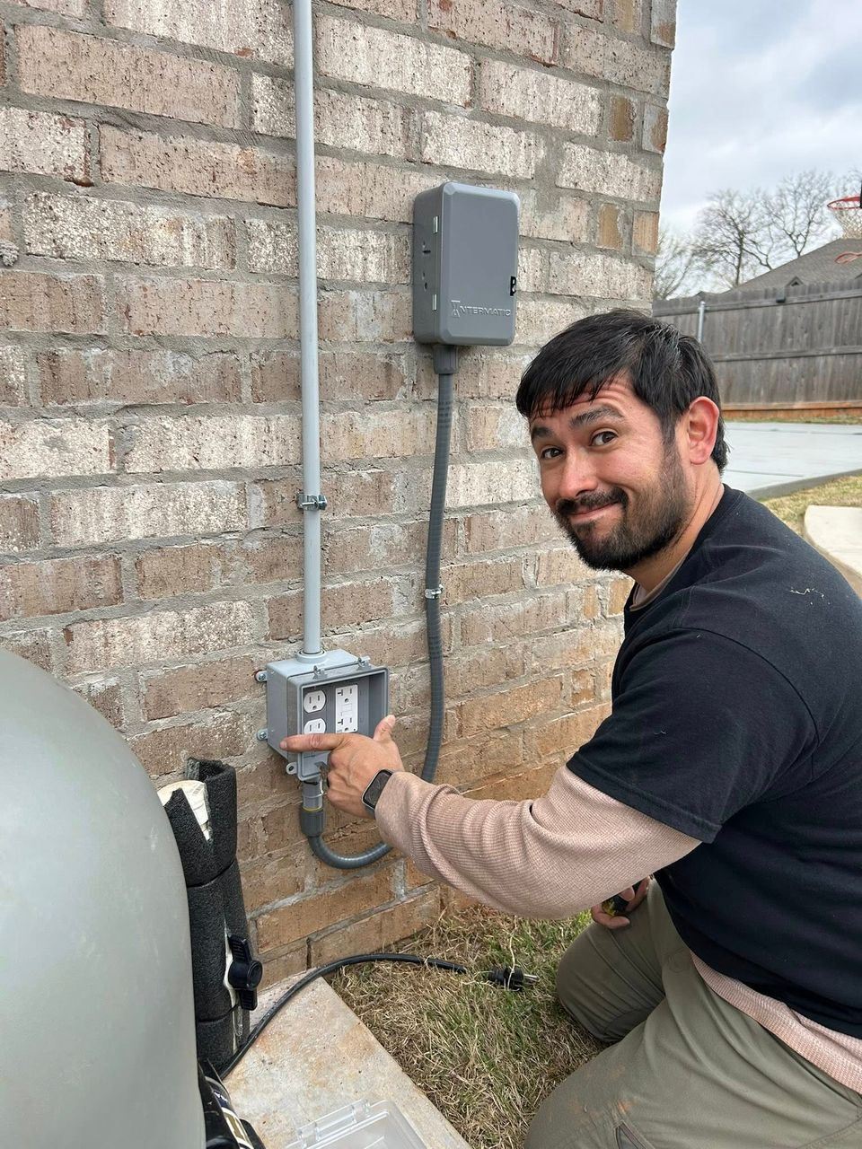 Luis outside outlet
