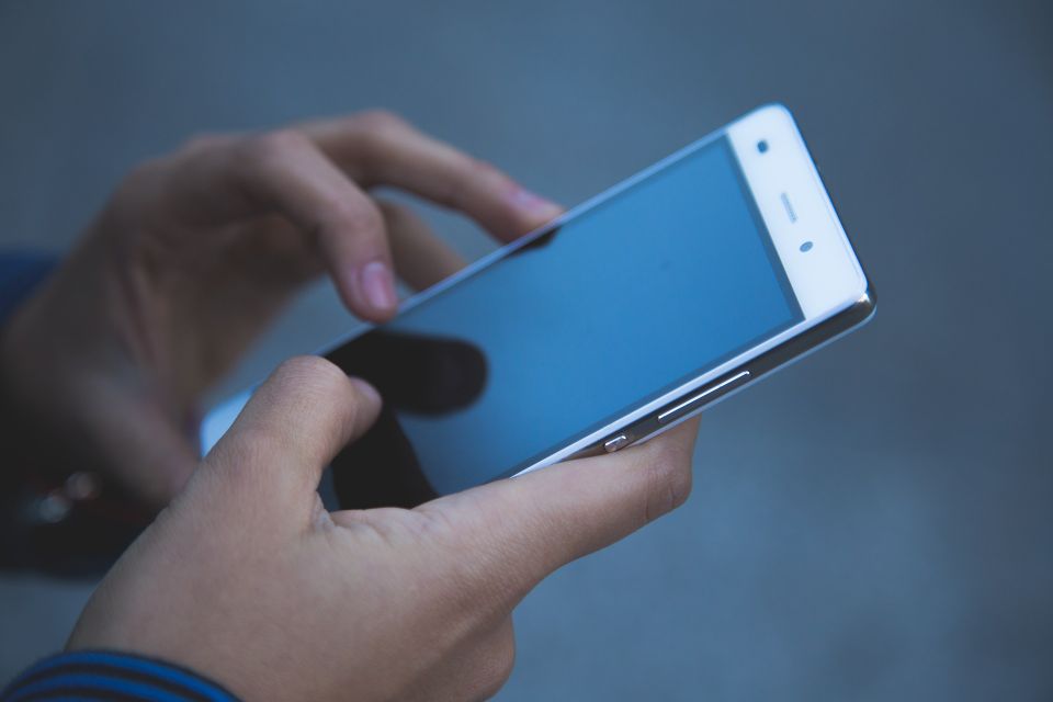 Hands g8a550110e 1920