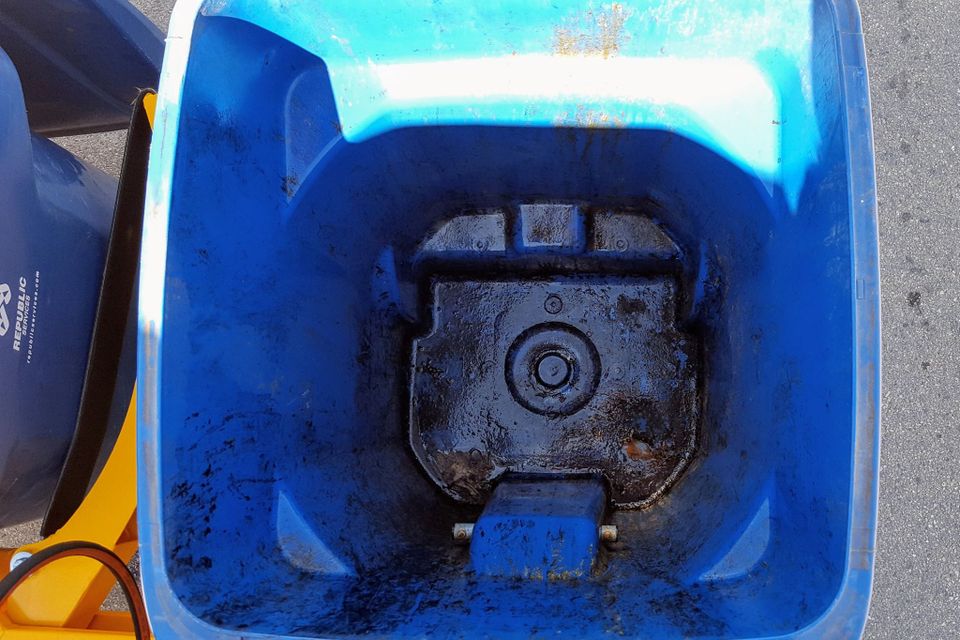 Dirty bin