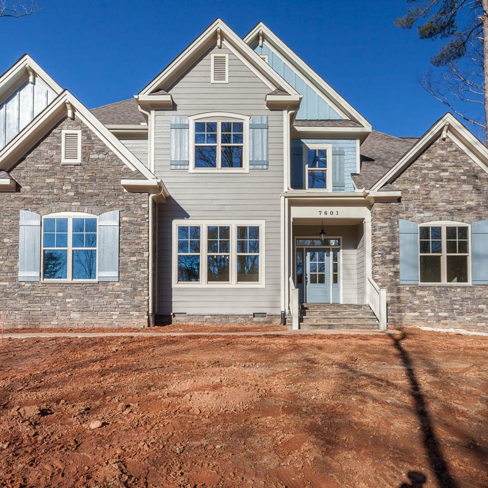 7601 front elev stone siding shakes stone steps shutters