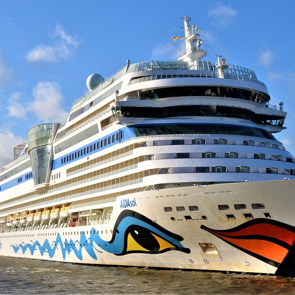 Cruise ship gcbcd76c01 1920