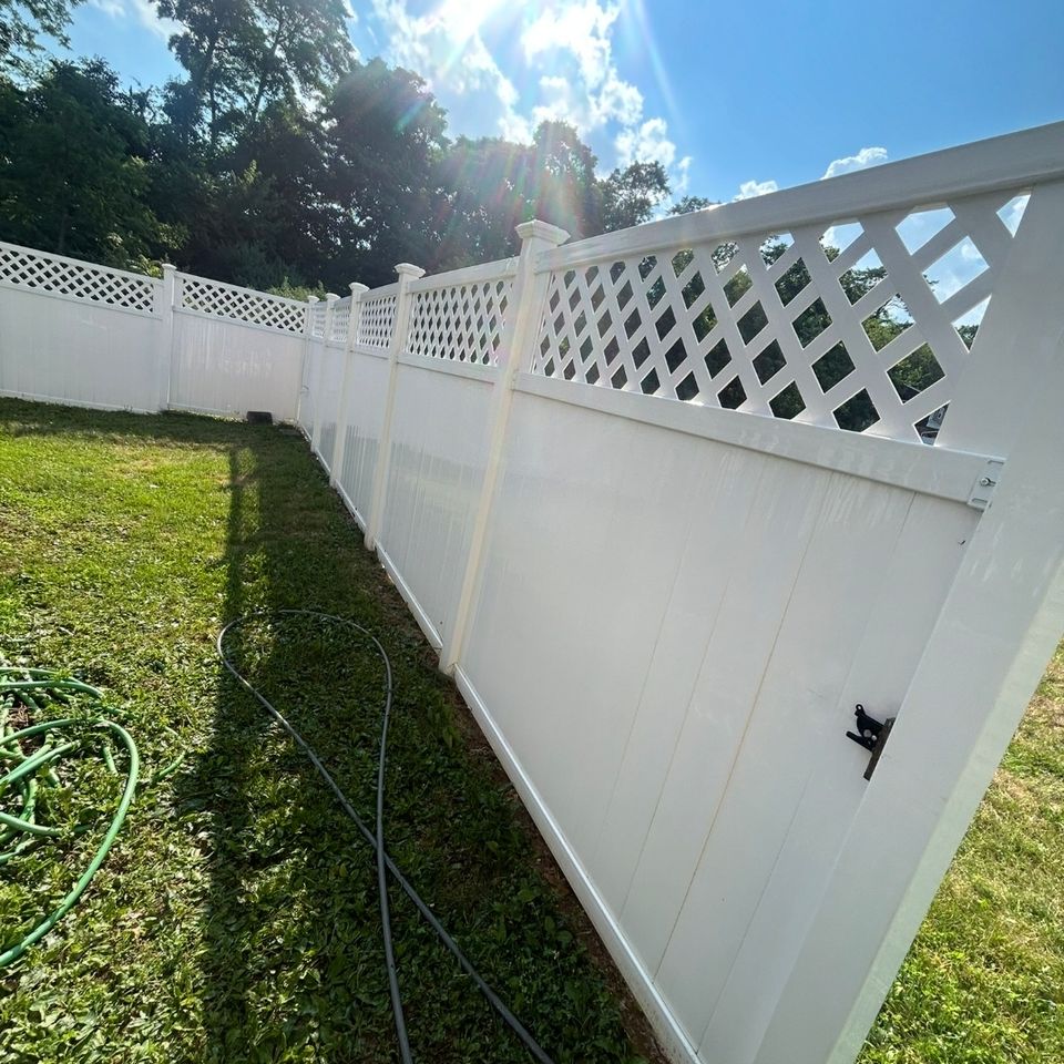 White vinyl privacy fence with lattice top after exterior soft wash cleaning in Harrisburg PA