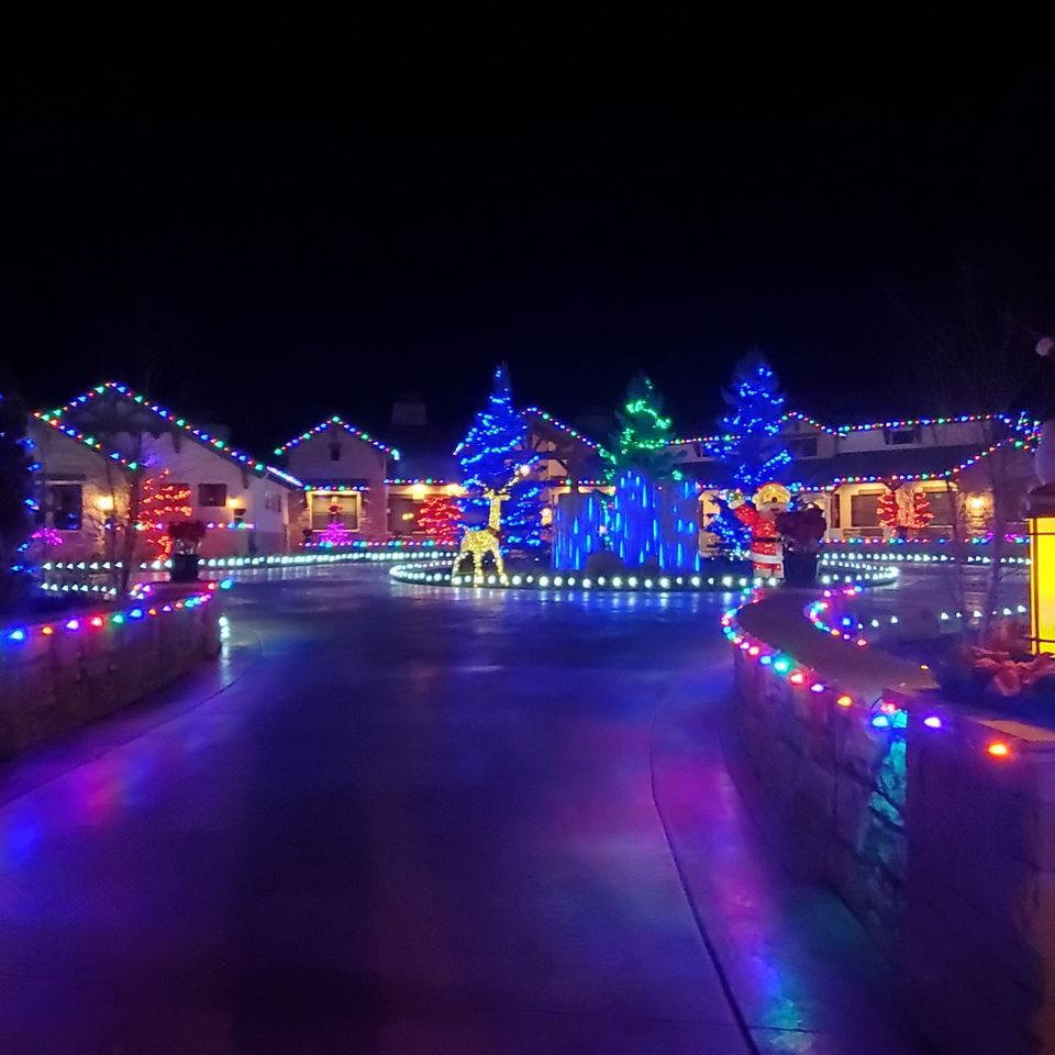 Festive holiday lighting in nampa id