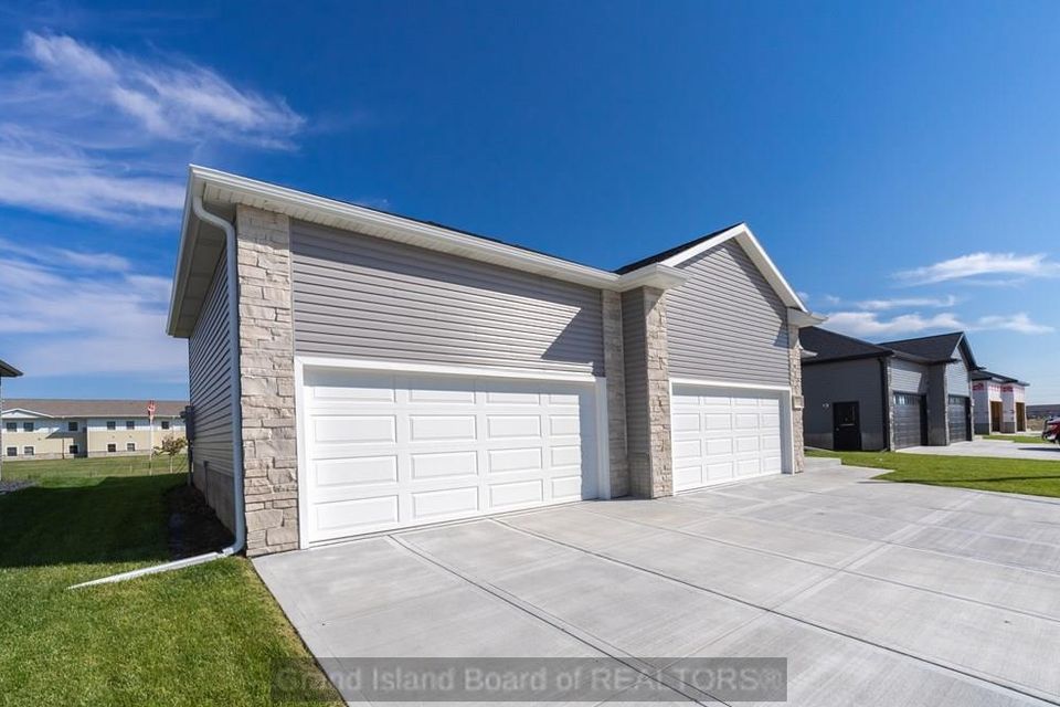 3760 lilac ln grand island  ne 68803 e 6