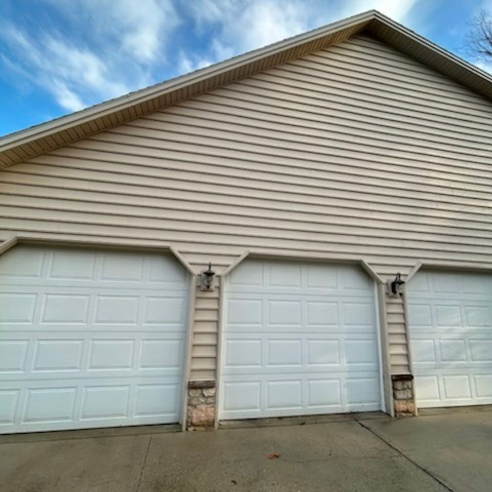 After photo of a clean house done by Fresh Wash Exterior Cleaning of Harrisburg PA