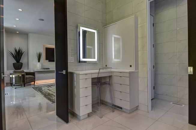 Whitehaven master makeup vanity