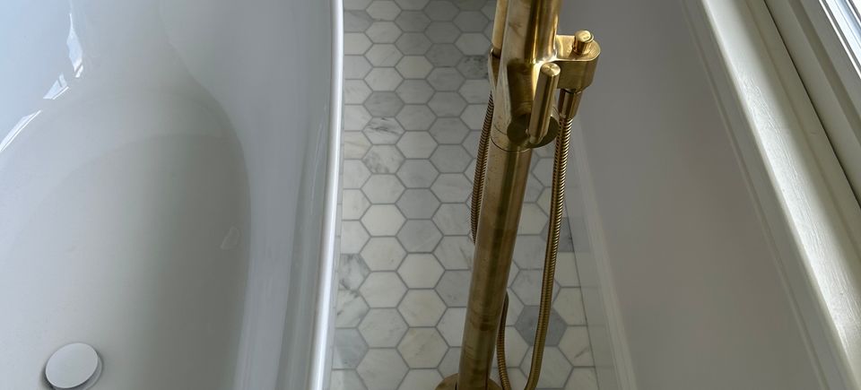 Pearce after behind tub