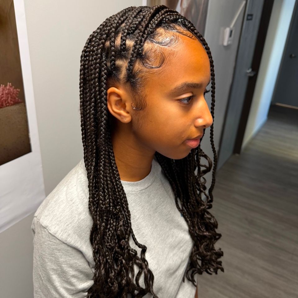 Side view of knotless box braids with curly ends after hair braiding service in Los Angeles CA