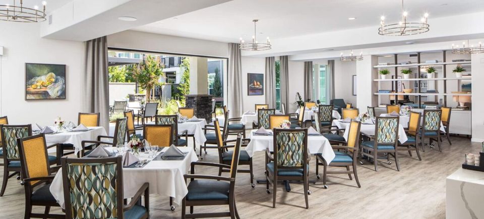 Blue oaks luxury assisted living restaurant style dining 1 1260x708
