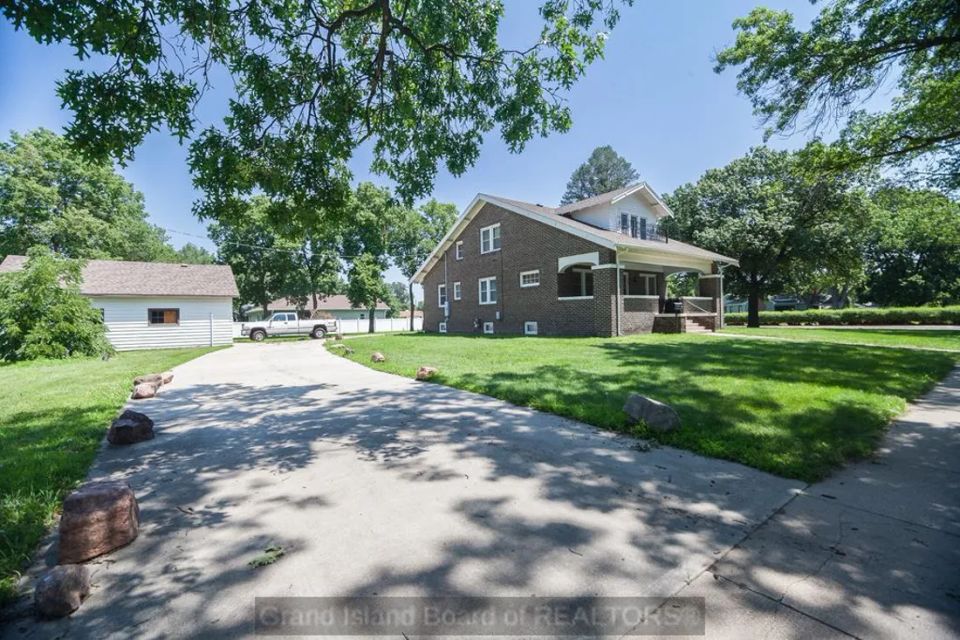 2104 w state st grand island f 3