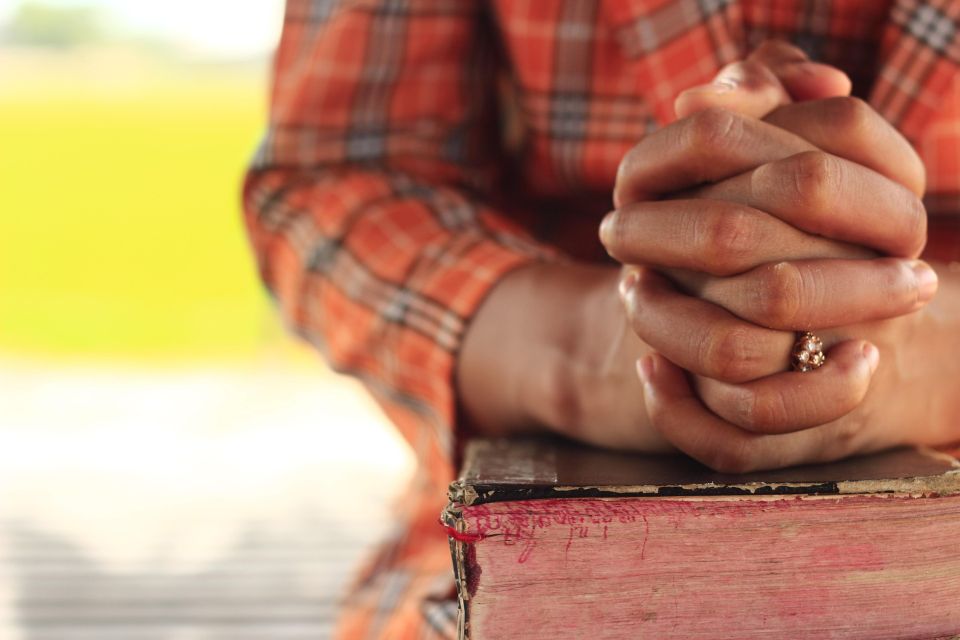 Doungtepro praying hands gcf04df238 1920