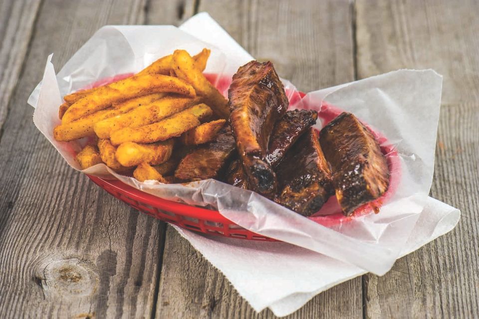 Ribs and fries basket