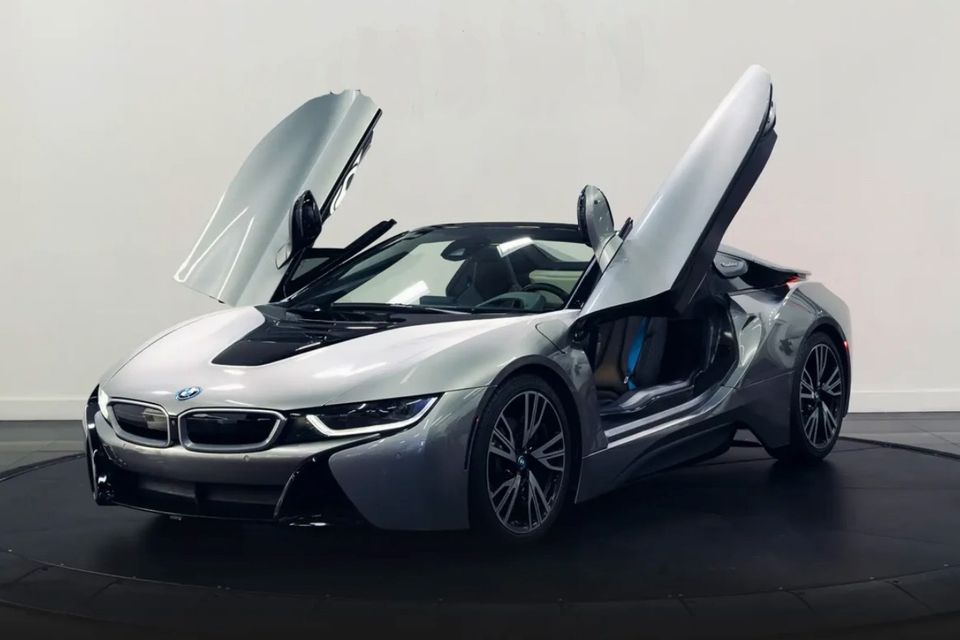Bmw i8 white