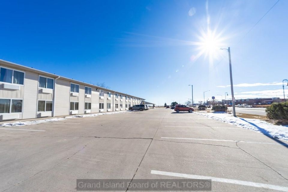 3205 s locust grand island super 8 d 5