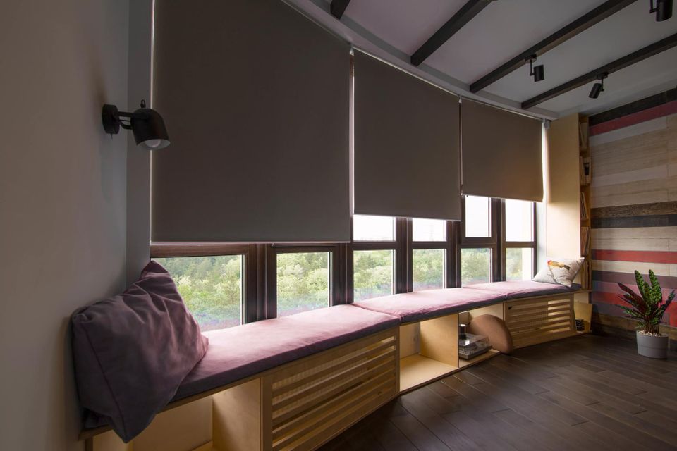 Automatic window shades