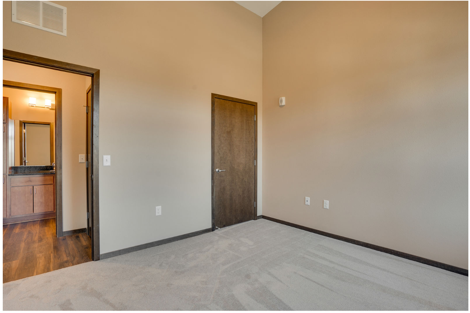 Secondary bedroom