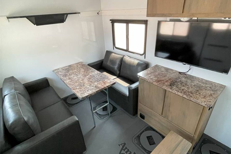 Slammer comfort suite 13