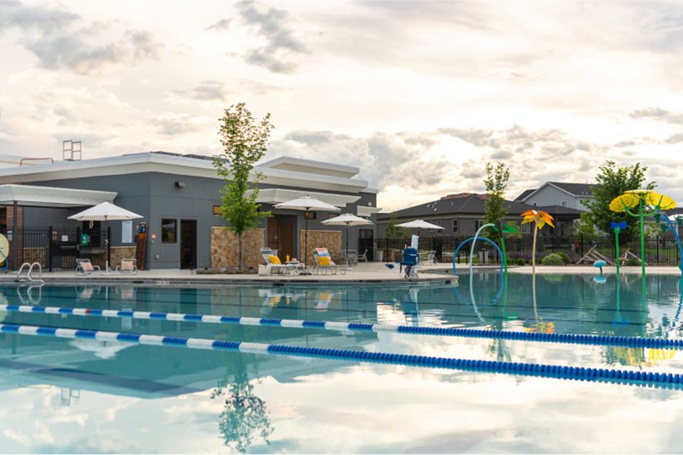 Barefoot lakes pool