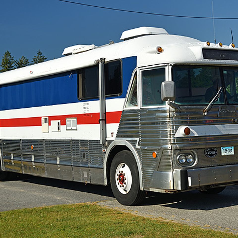 851 9767