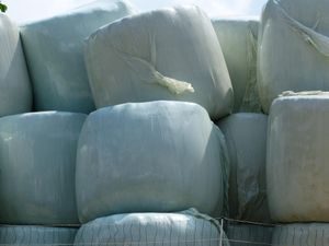 Hay bales g0a4fd3c8f 1920
