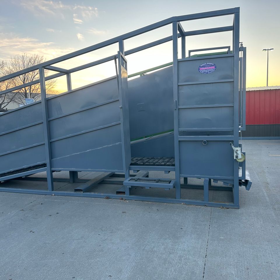 Adjustable loading chute