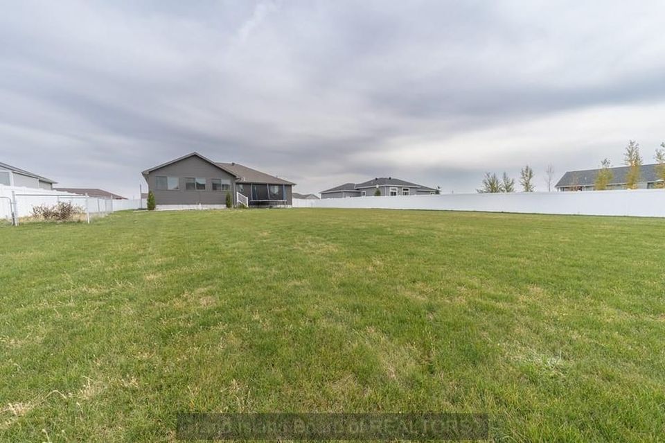2104 ebony lane grand island e 6
