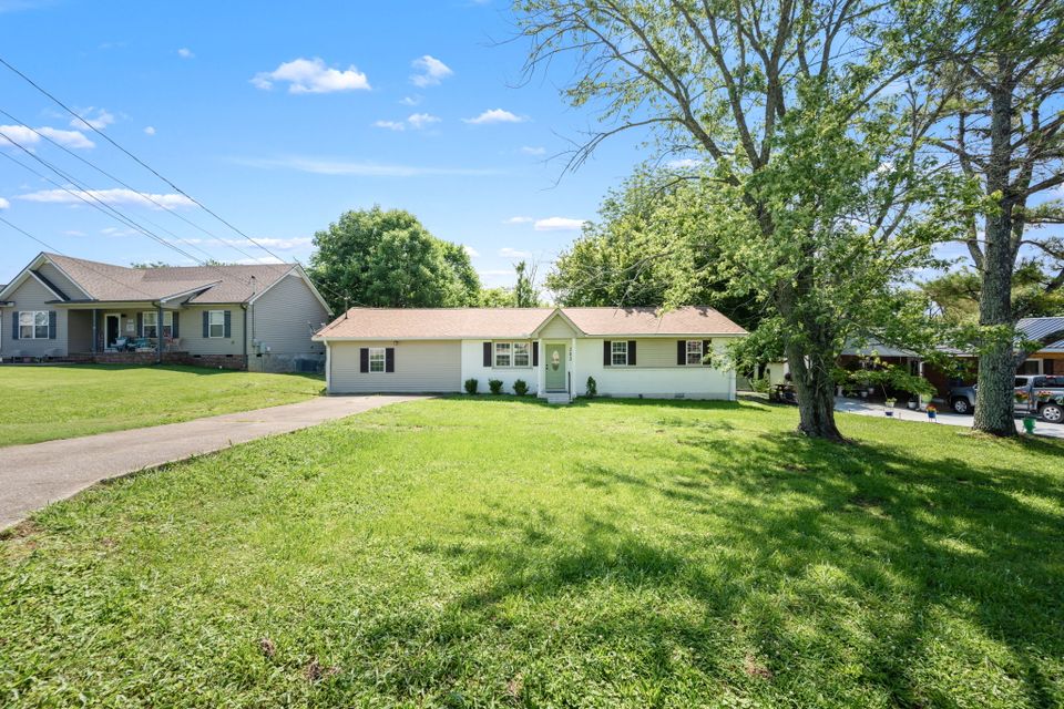 3 web or mls 203 freeman dr   clear lens re photography