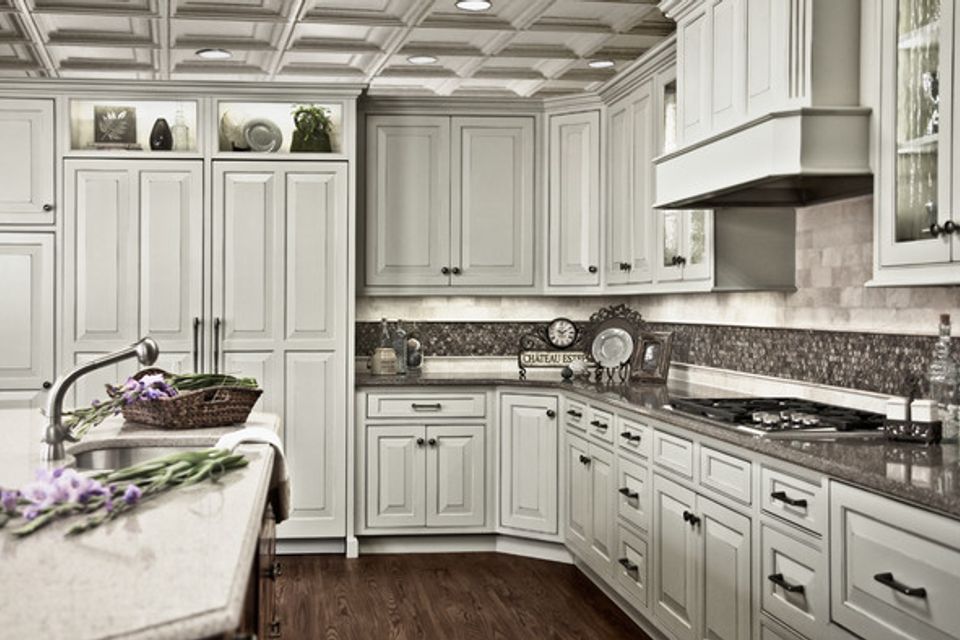 Gray painted traditional kitchen dewils custom cabinetry img 4371a1b10023fcb4 4 6788 1 b88955d