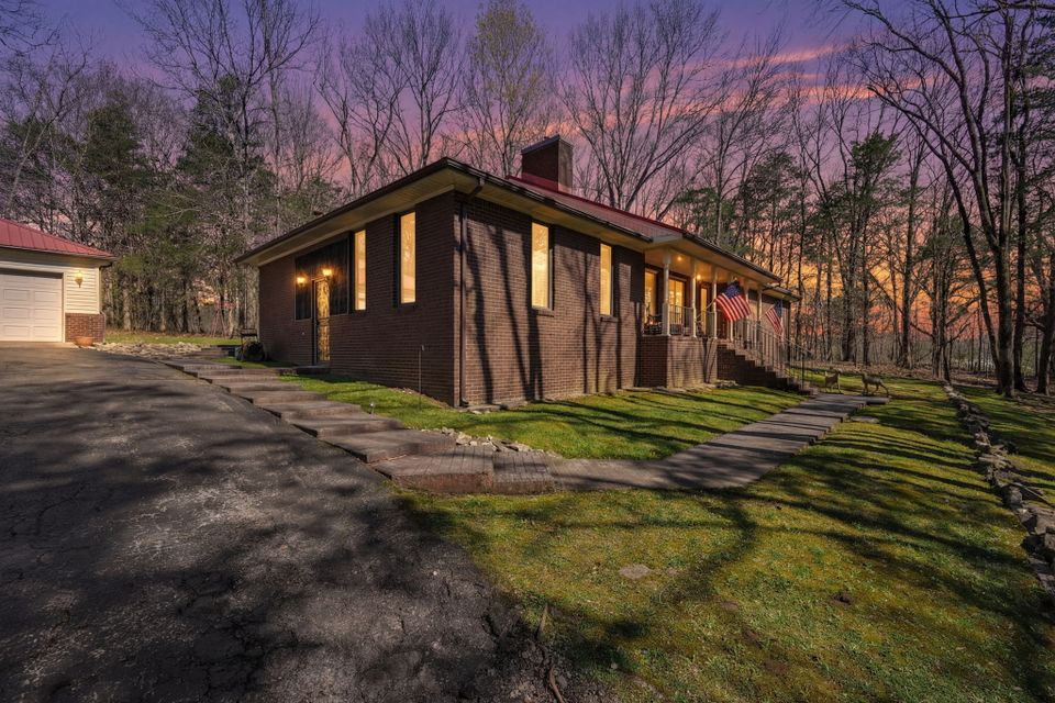 1 web or mls 10 print 2501 huntsville hwy clear lens real estate photography 10 twilight 91060bc6 c582 418f a6a2 6a8fefbfec5a