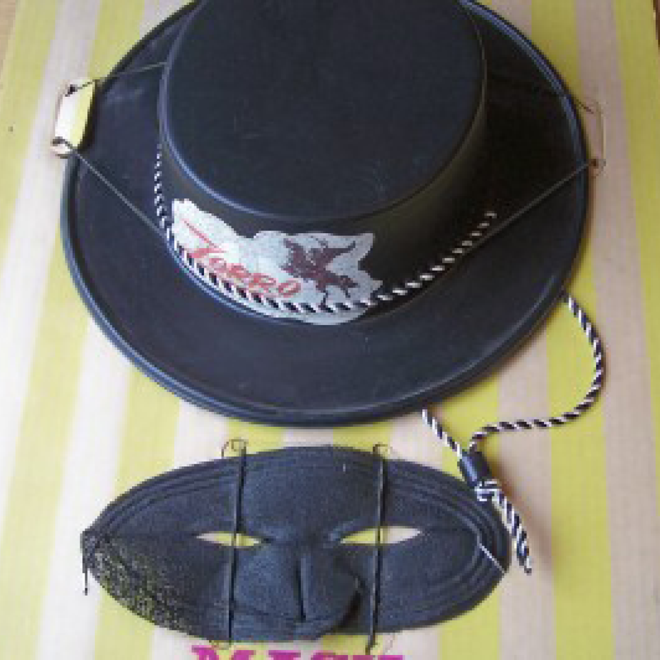 Marx  zorro  toy hat  mask   fl cap pistol still on boar files220170912 8002 1kjz5rh