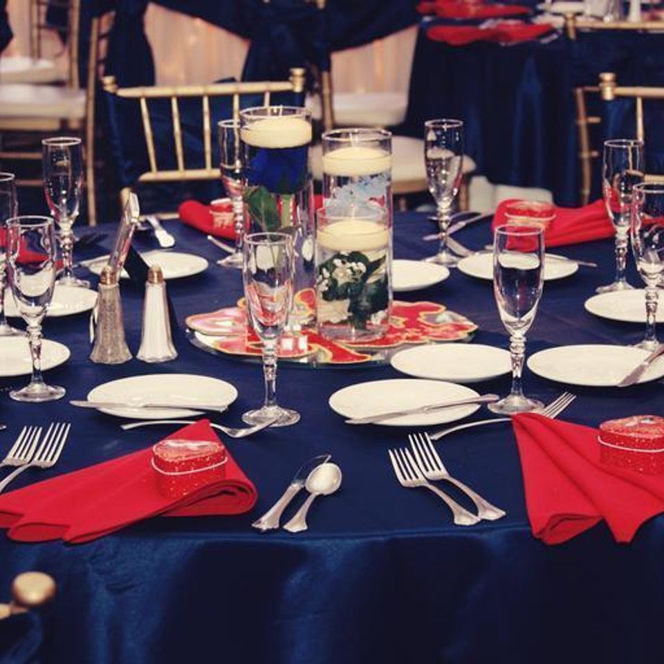 Dinner reception table celebration 0