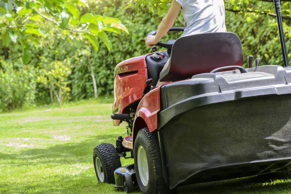 Mowing the grass 57e4d64b4b 1920