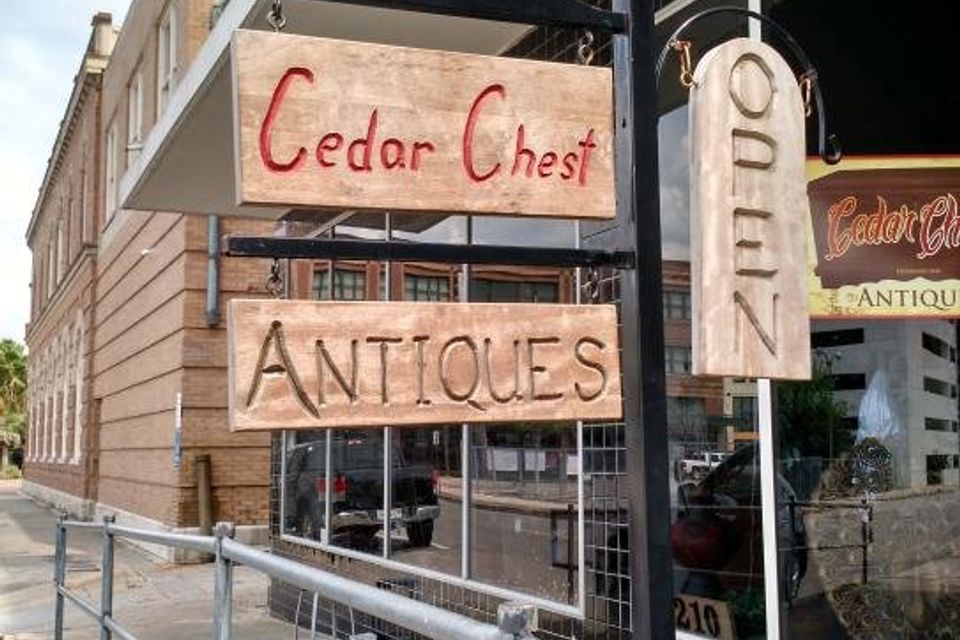 Cedar chest 1a24a1c2 abe3 465f 825c d170653f3bea