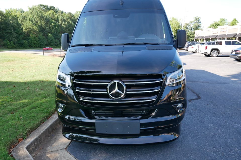 Exterior bus 1 front (1)