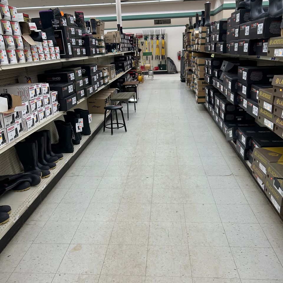 Old floor boot aisle