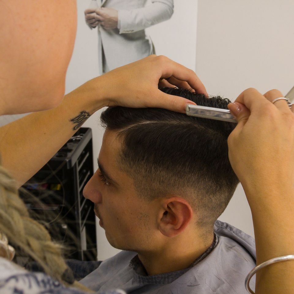 Hairdresser 1684810