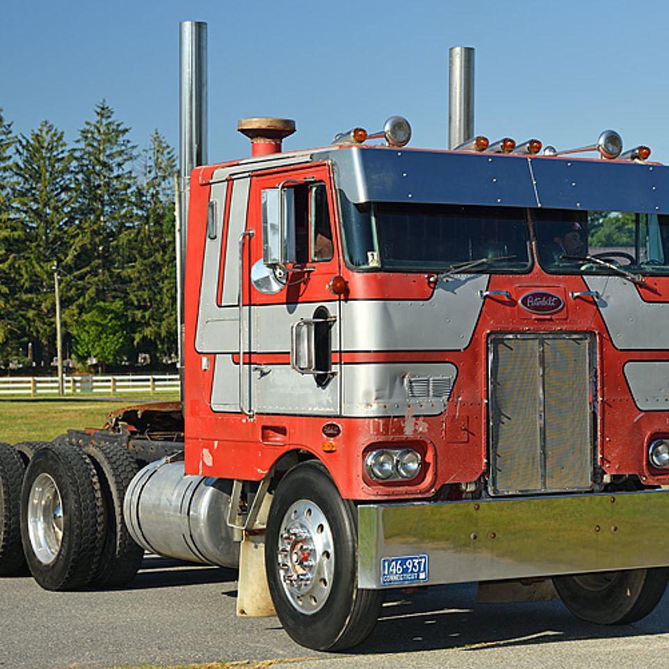 851 9722