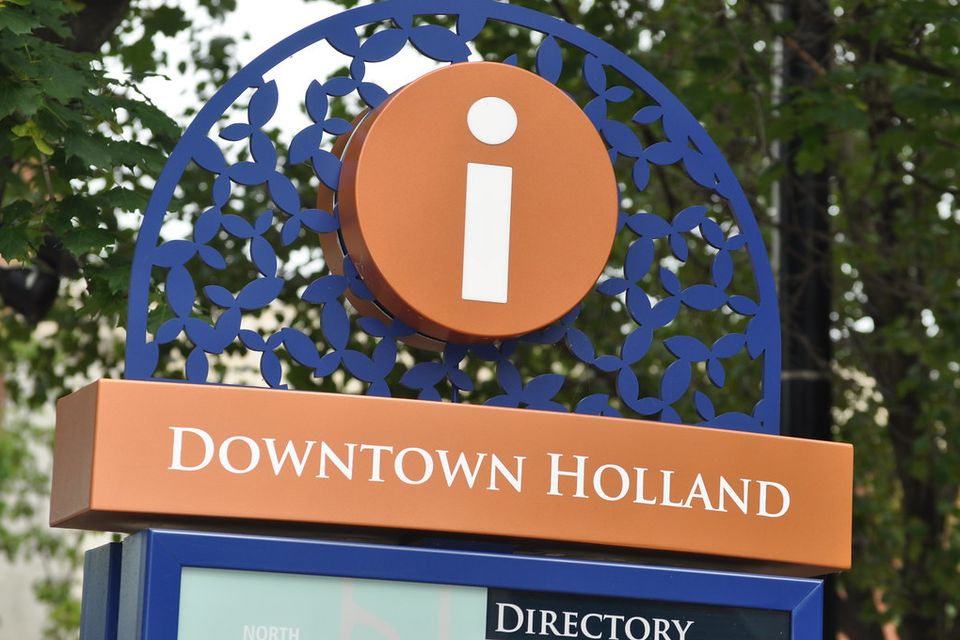 Multi tenant and directory signs 3