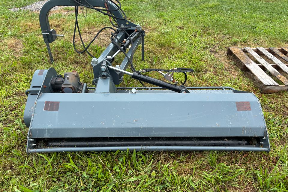 Rear ditch flail mower