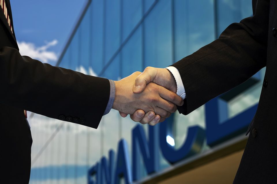 Shaking hands g718226584 1920